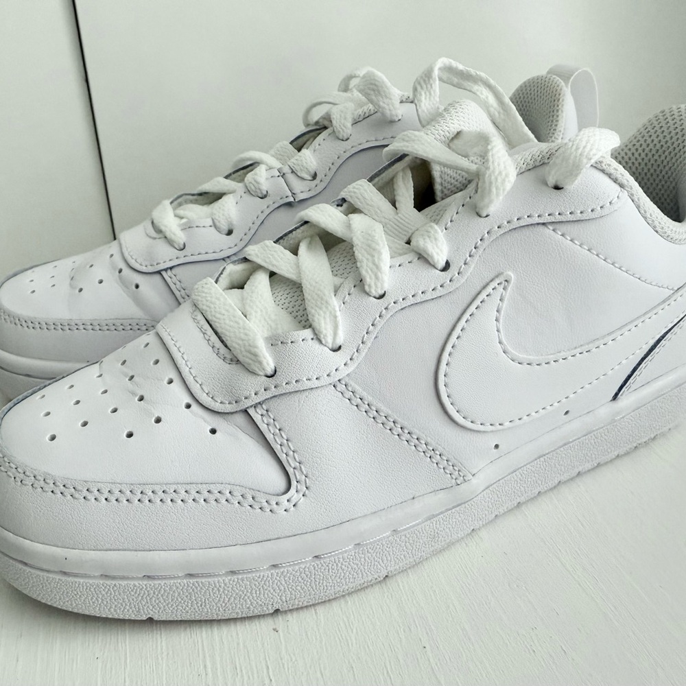 Nike Classic Low Court Borough Sneakers
